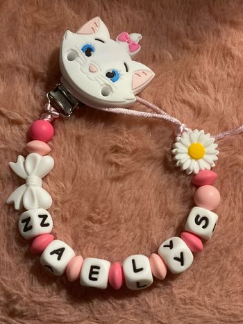 Attache tétine Marie