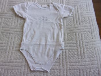 body manches courtes taille 24 mois