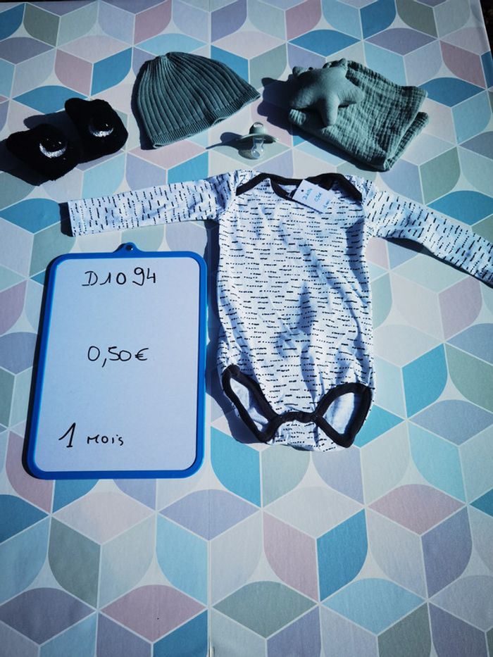 D1094 - body garçon 1 mois