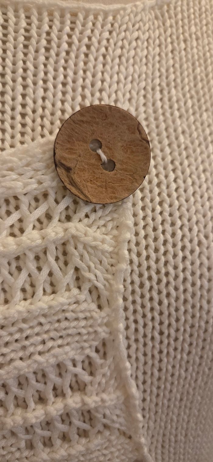 Gilet artisanal en maille ajourée écru 🌾 – gros boutons bois – style bohème chic – excellent état - photo numéro 9