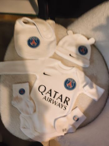 Ensemble bébé foot cadeau de naissance parispsg 