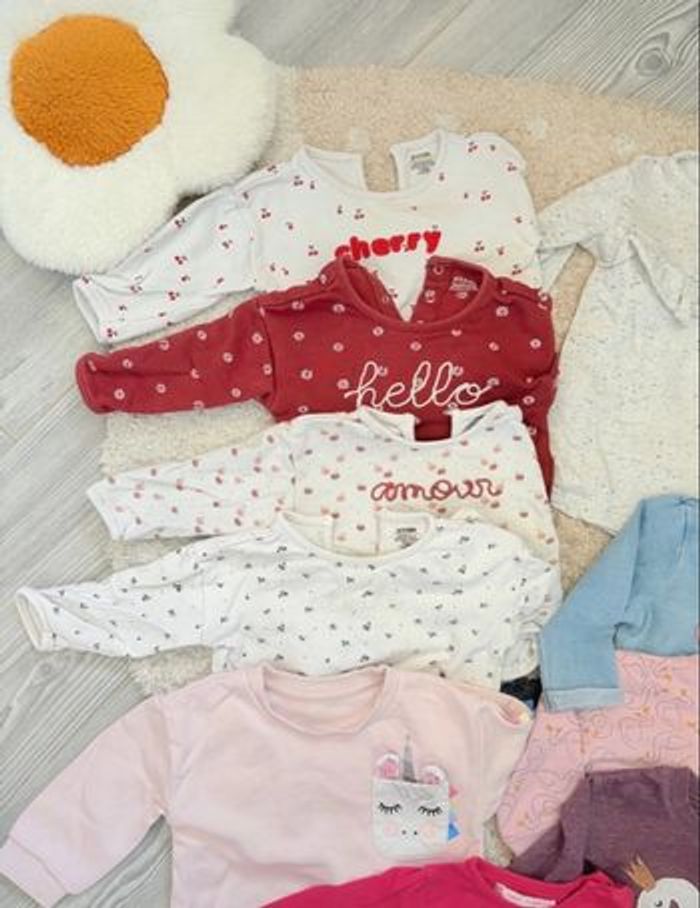 Lot vêtements fille 12 mois - photo numéro 2