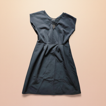 Robe noire Kookaï – Taille 40 – Col V dentelle – Sans manches – Habillée