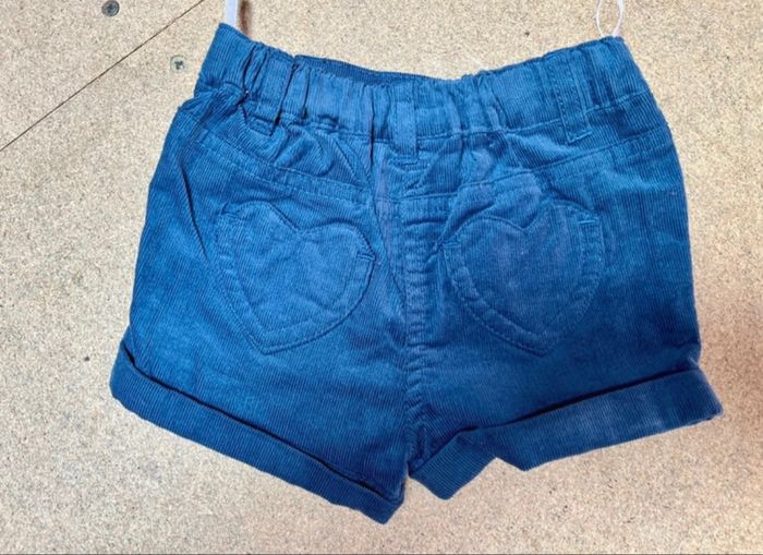 Short en velour neuf - photo numéro 3