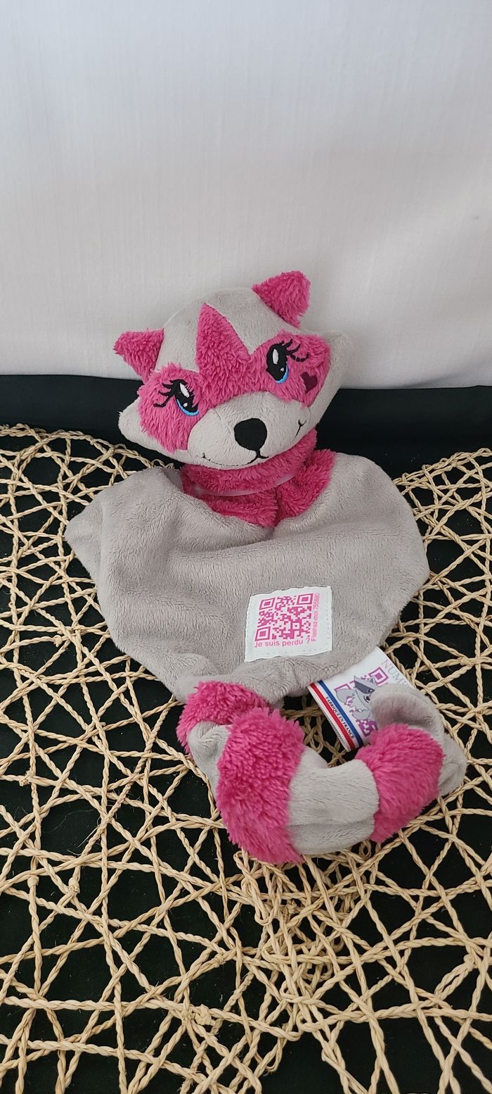 Coone - numidou Doudou raton laveur plat rose asalée