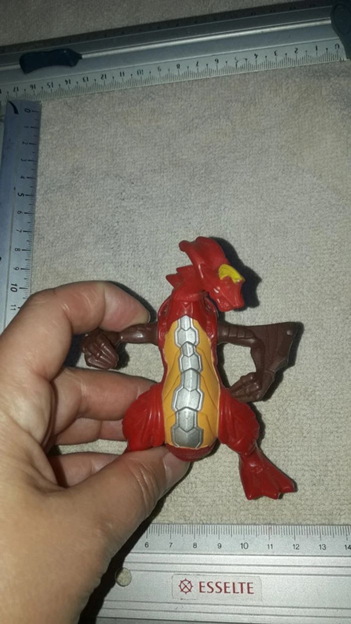 Figurine du dessin animé Bakugan Dragon Rouge