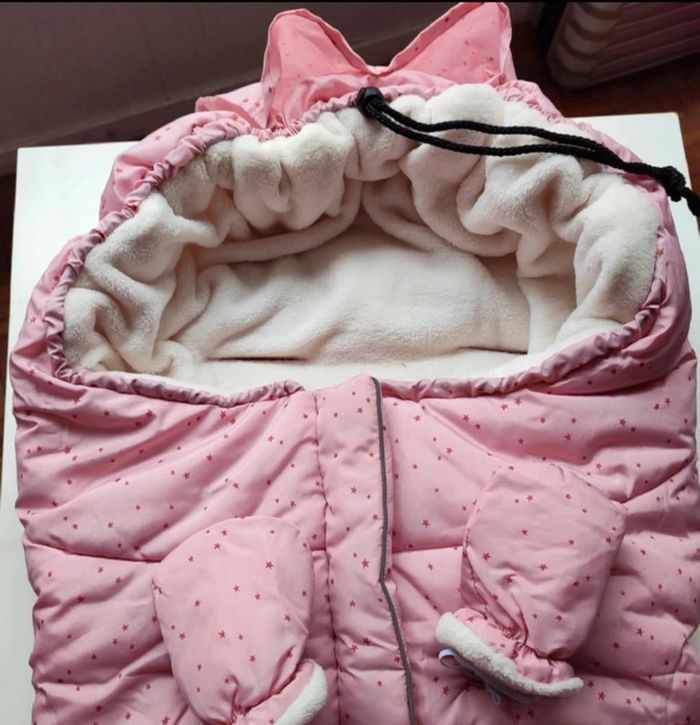 Chancelière universelle neuve , imperméable et doublée polaire  pour poussette avec des gants - photo numéro 2