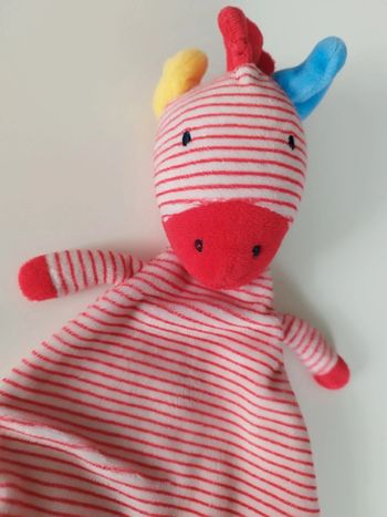 Doudou Zèbre rouge