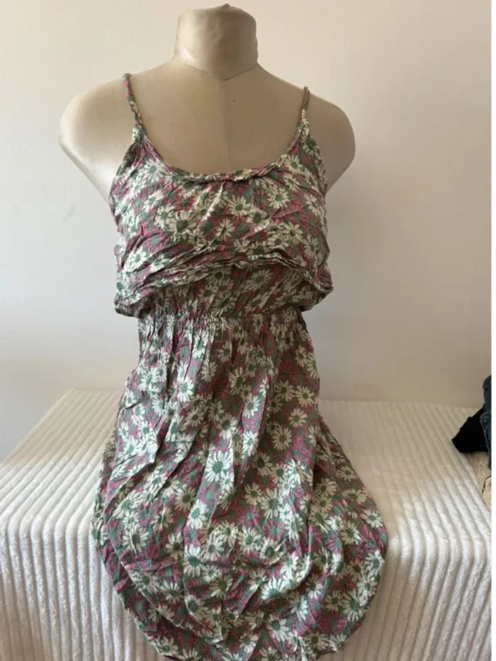 🌸 Robe d’été fleurie légère – Taille S/M 🌸