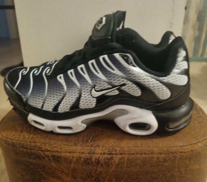 Basket TN taille 33 - photo numéro 2