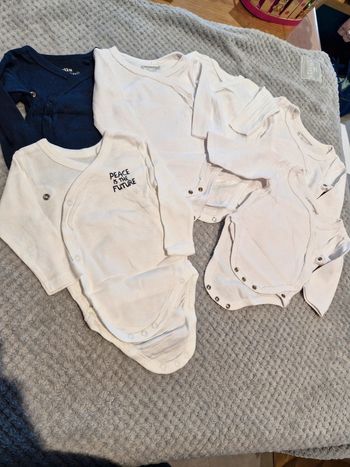 Lot 8 bodys 1 mois