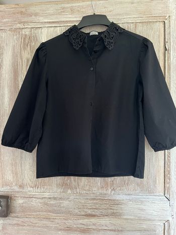 Chemisier noir avec col dentelle Pimkie 