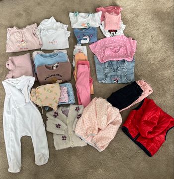 Lot vêtements pour bébé fille