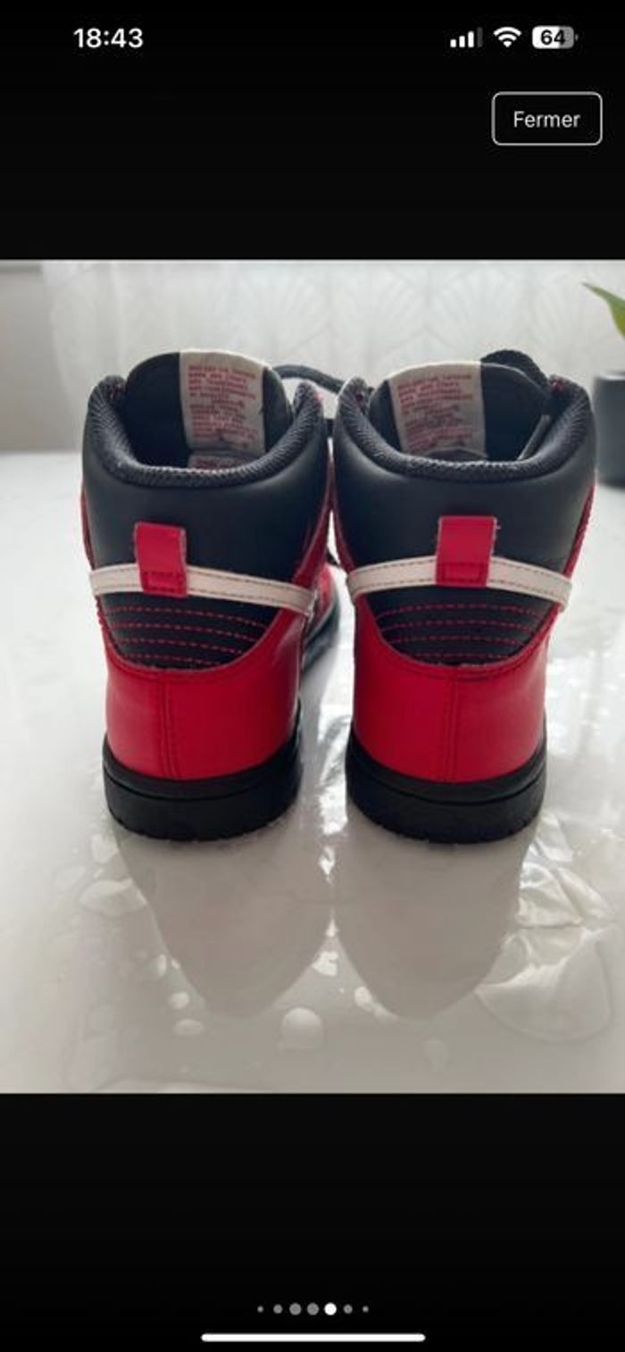 Baskets Nike pour enfants taille 30 en très bon état - photo numéro 5