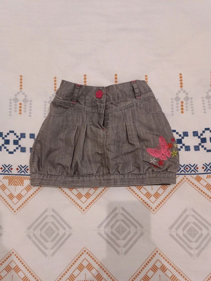 Jupe grise avec motifs multicolores 5 ans