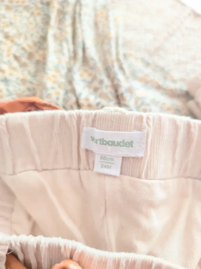 Ensemble blouse liberty pantalon beige chaussettes Verbaudet 2 ans - photo numéro 3
