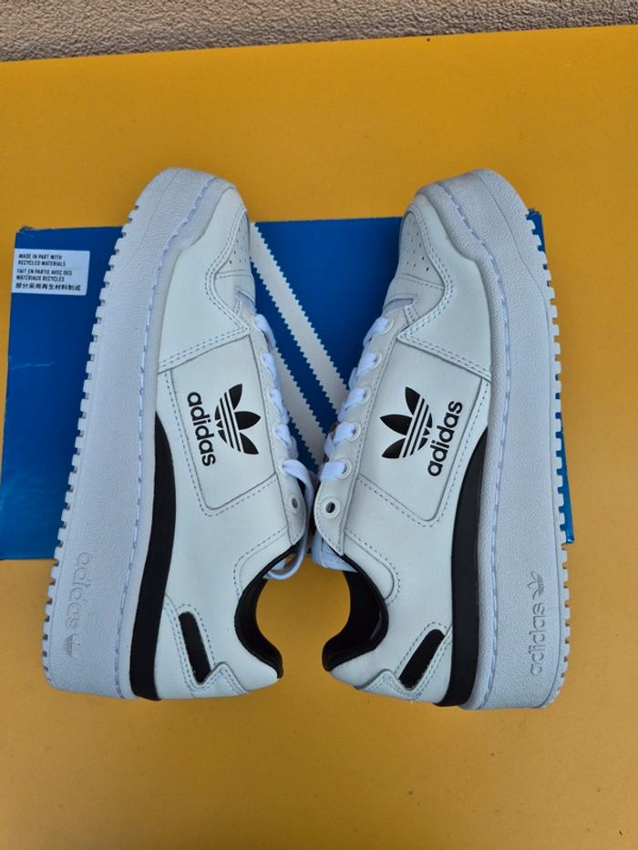 Basket plate-forme Adidas modèle Forum Bold W pointure 38 - photo numéro 5