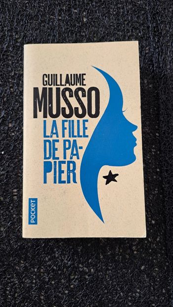 Livre la fille de papier Musso