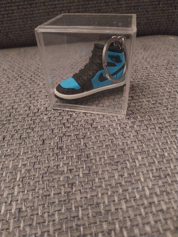 Porte clé Jordan bleu - photo numéro 2