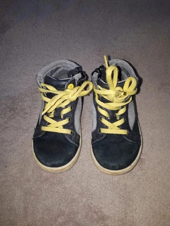 Chaussures bébé 22 kickers