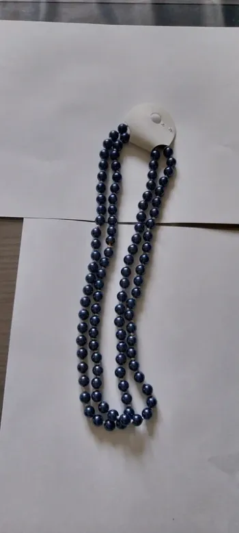 Sautoir fantaisie en perles bleues. Neuf