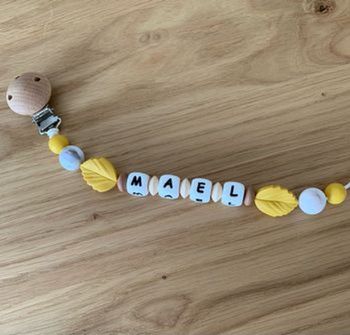 Attache-tetine en silicone personnalisée