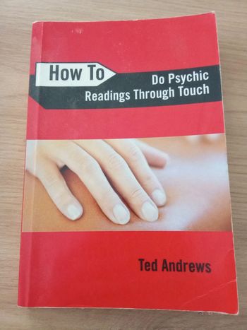 Ted Andrews 🫧 How tondo psychic readings throught touch
