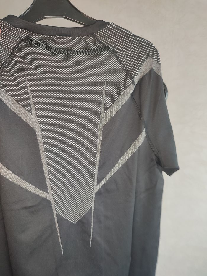 T-SHIRT Gymshark Onyx 5.0 - photo numéro 7