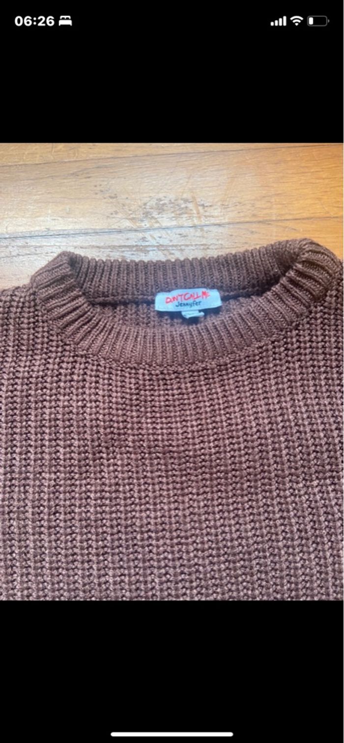 Pull court col rond en maille marron - photo numéro 2