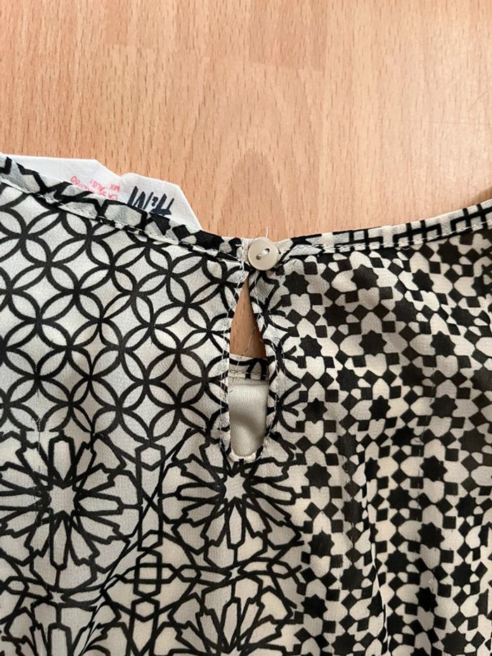 Jolie robe d’été H&M noire et beige T. 5-6 ans fille taille - photo numéro 4