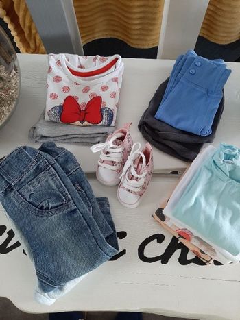 Lot de vêtements pour BB filles