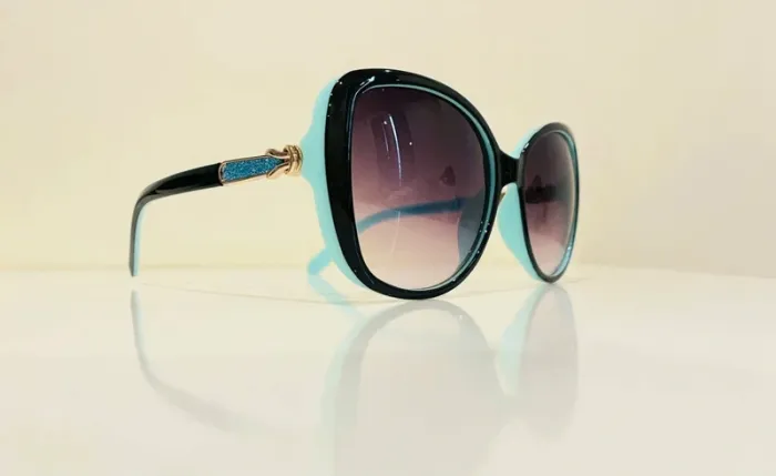 Lunette de soleil femme noire et turquoise verres dégradés uvprotection catégorie 3 - photo numéro 6