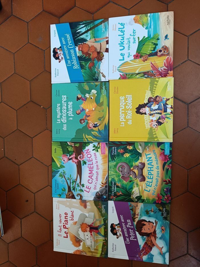 Lot de 8 livres Hachette Jeunesse 
Mac Do neufs