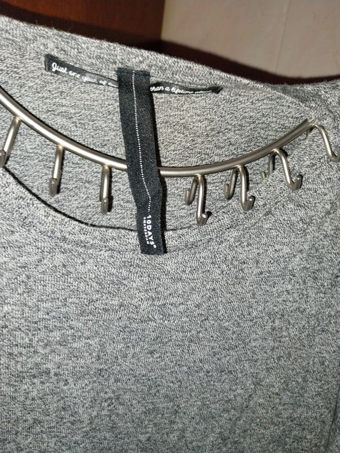 Pull gris - photo numéro 2