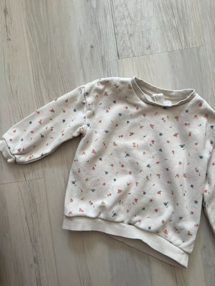 Pull motif fleurs