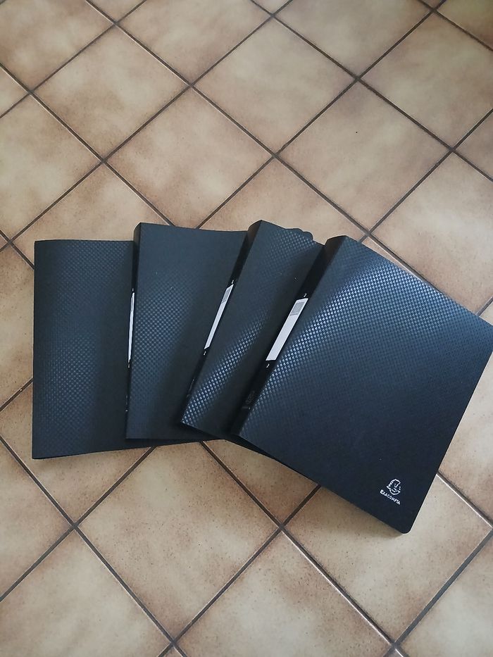 4 classeur souple neuf