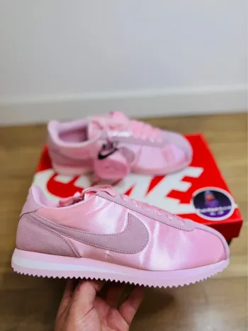 Nike Cortez Textile Satin Soft Rose + Extra Laces Taille 42