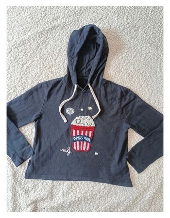 Sweat à capuche noir à motif pop-corn – style fun & streetwear -