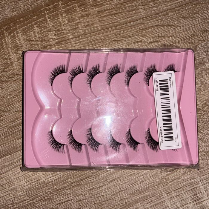 Faux cils à colles
