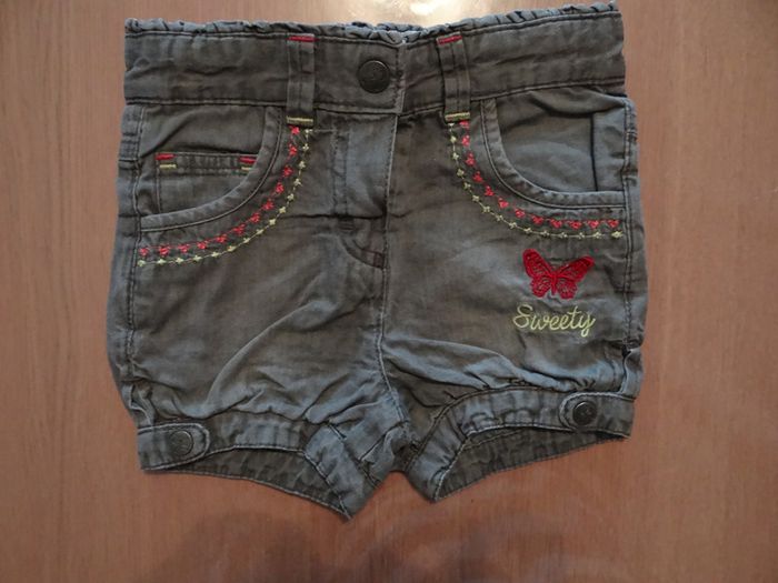Short bébé fille noir vieilli, marque Orchestra. Taille 18 mois