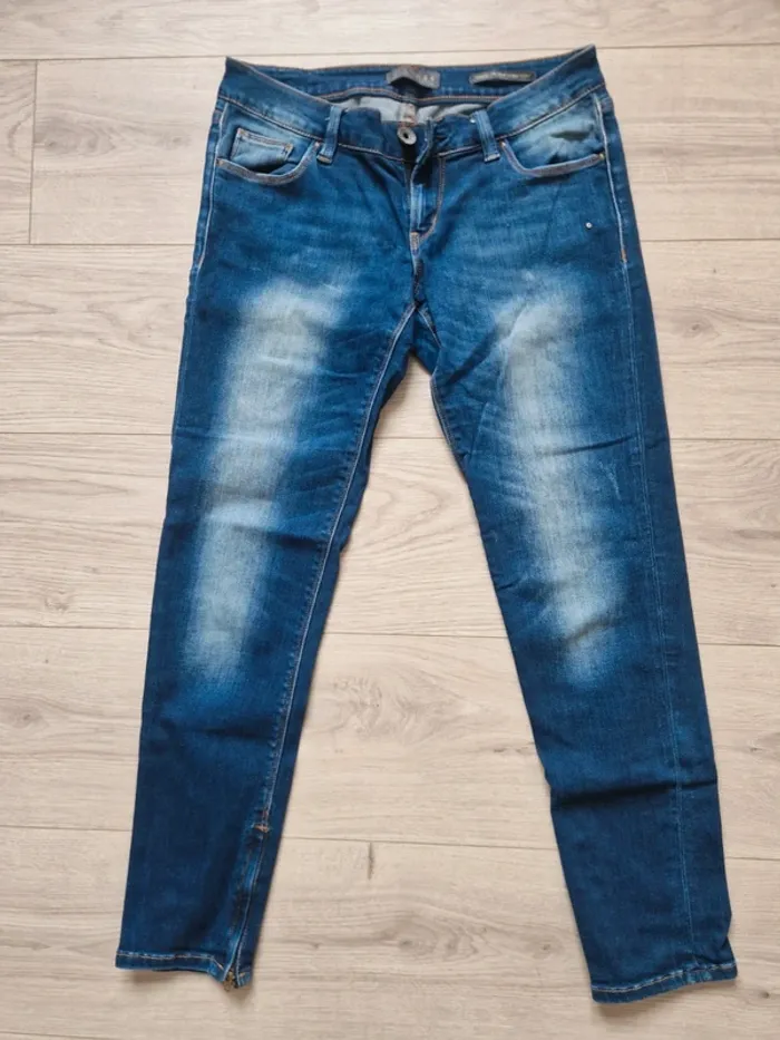 Jean 7/8 Guess taille FR 38 / US 28