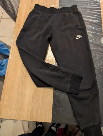 Très beau pantalon de jogging Nike noir mixte 9/11 ans