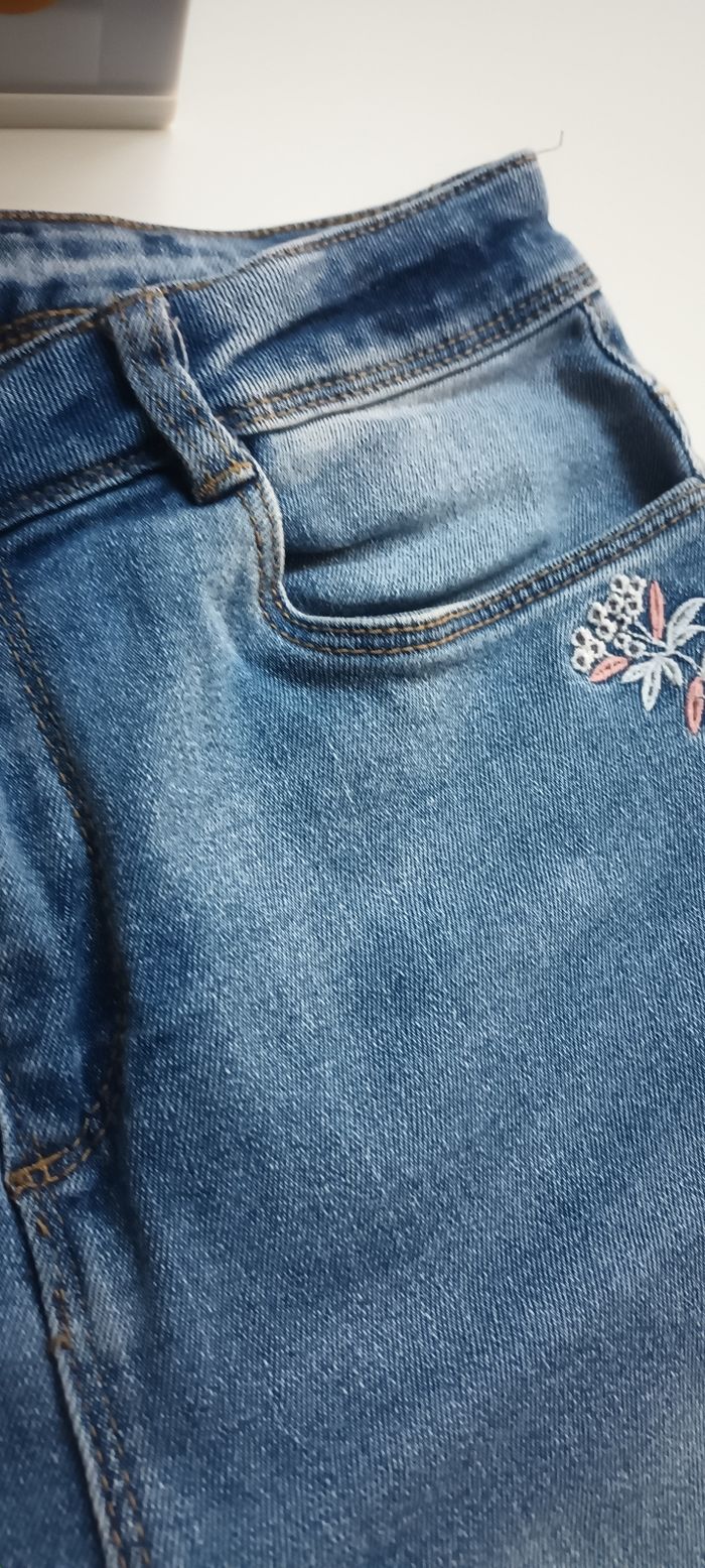 Jean broderies fleurs - photo numéro 4