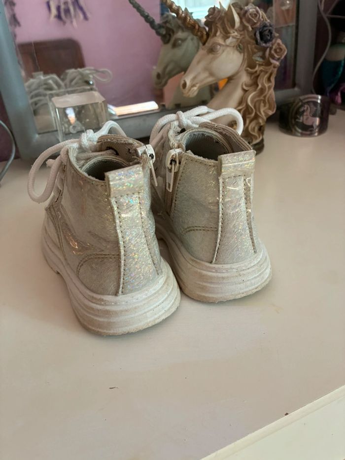 Bottes blanches à paillettes multicolores, taille 22, sans marque. - photo numéro 4