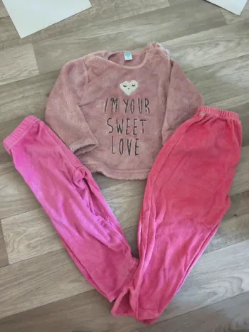 Haut de pyjama et deux bas taille 24 mois marque tex et divers