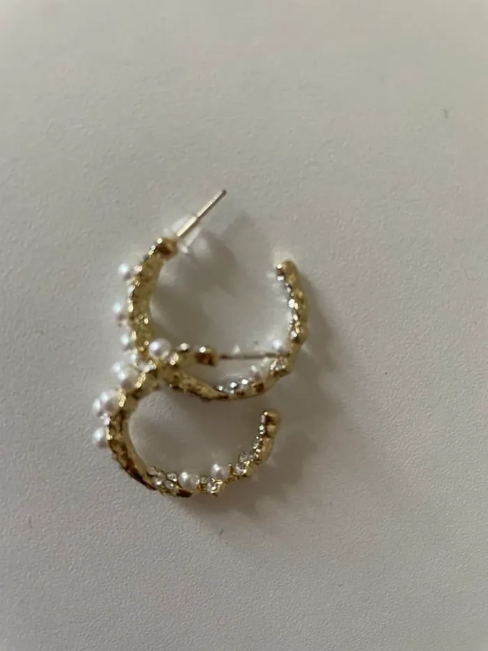 Boucle d’oreille demi créole perle du groupe MaxMara - photo numéro 3
