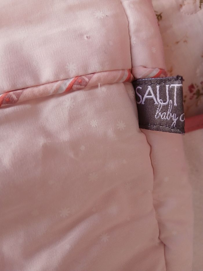 Neuf/Sauthon baby: Bavoir plastifié avec poche +Panière tissu - photo numéro 9