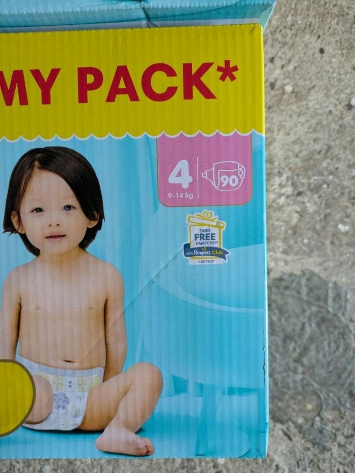 Lot de deux cartons de couches Pampers prenium protection taille 4 - photo numéro 2