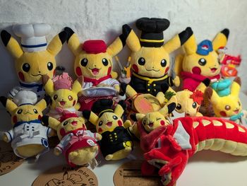 Pokémon Center & Pokémon Café Officiel - Peluches Exclusives Pikachu en lot ou a l'unité