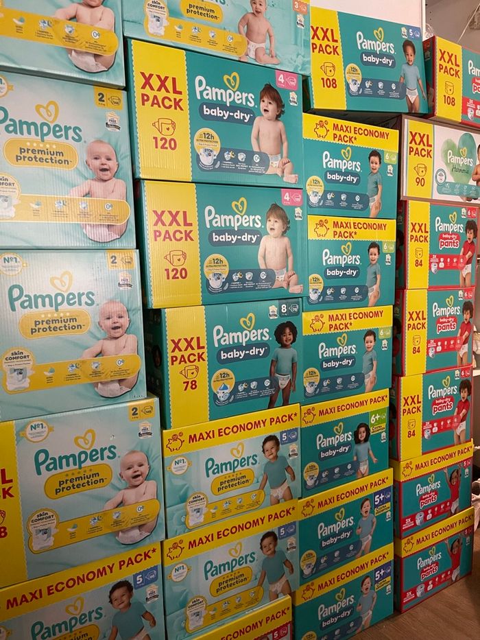 lot de couches Pampers taille 3-4-5-6-7-8